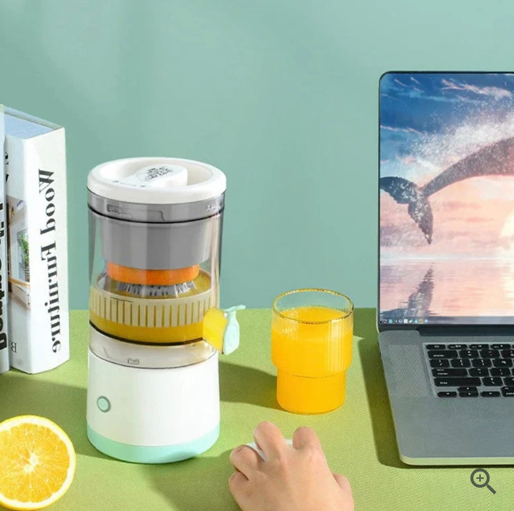 Rechargeable juice maker