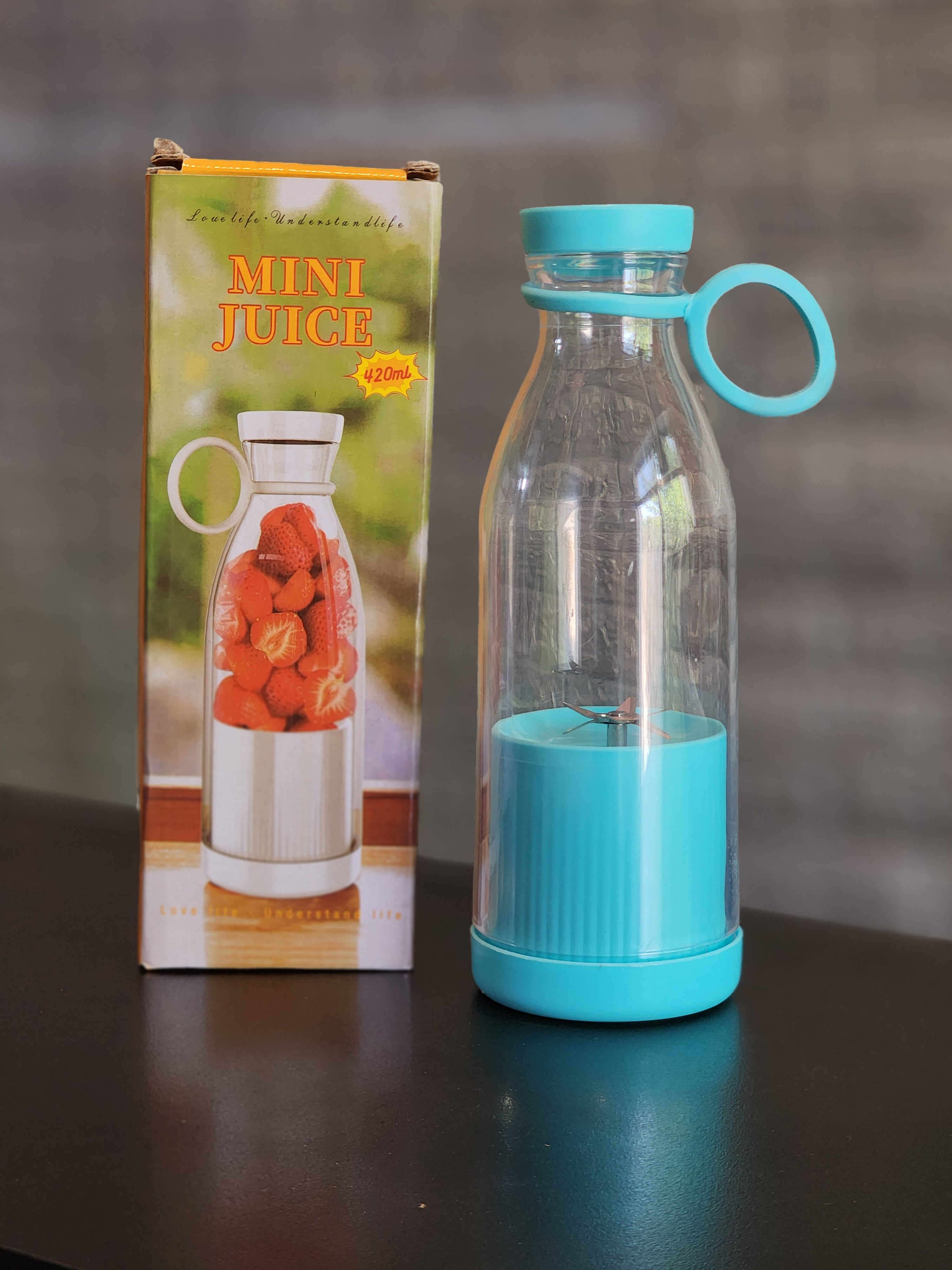Mini portable blender